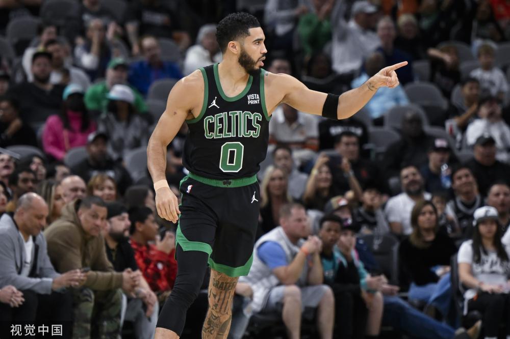 少年投入篮 少年投入篮